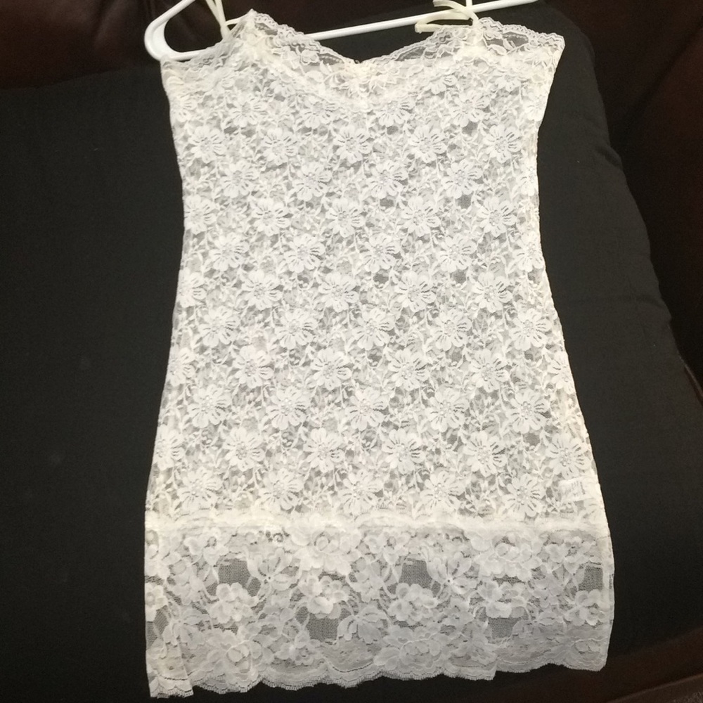 Sheer lace Chemise long